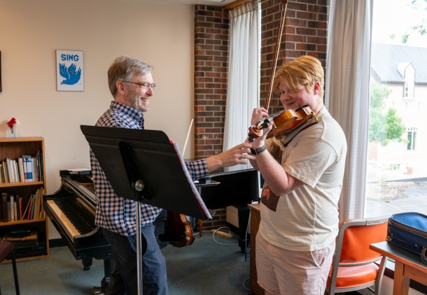 teaching violin