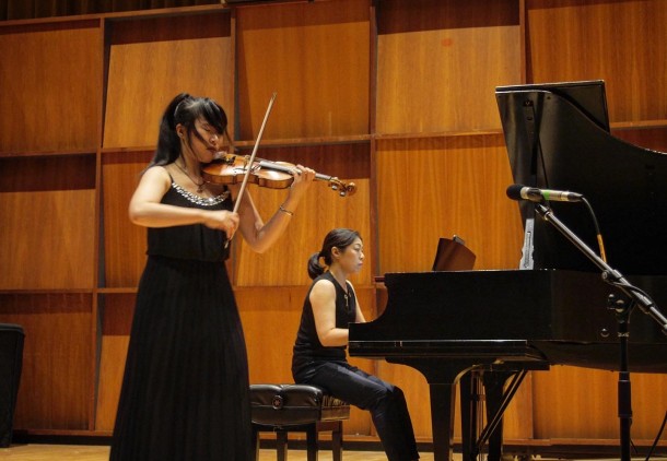 Violinist and pianist